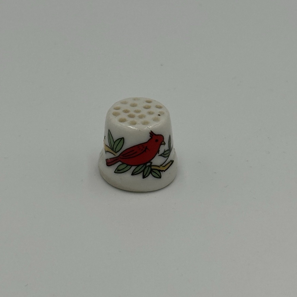 Porcelain Red Cardinal Short Thimble